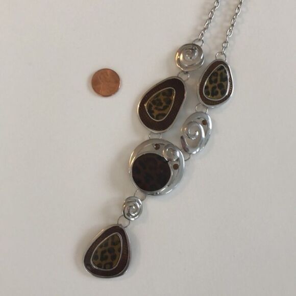 Statement Necklace with Leopard Print - Picture 6 of 8